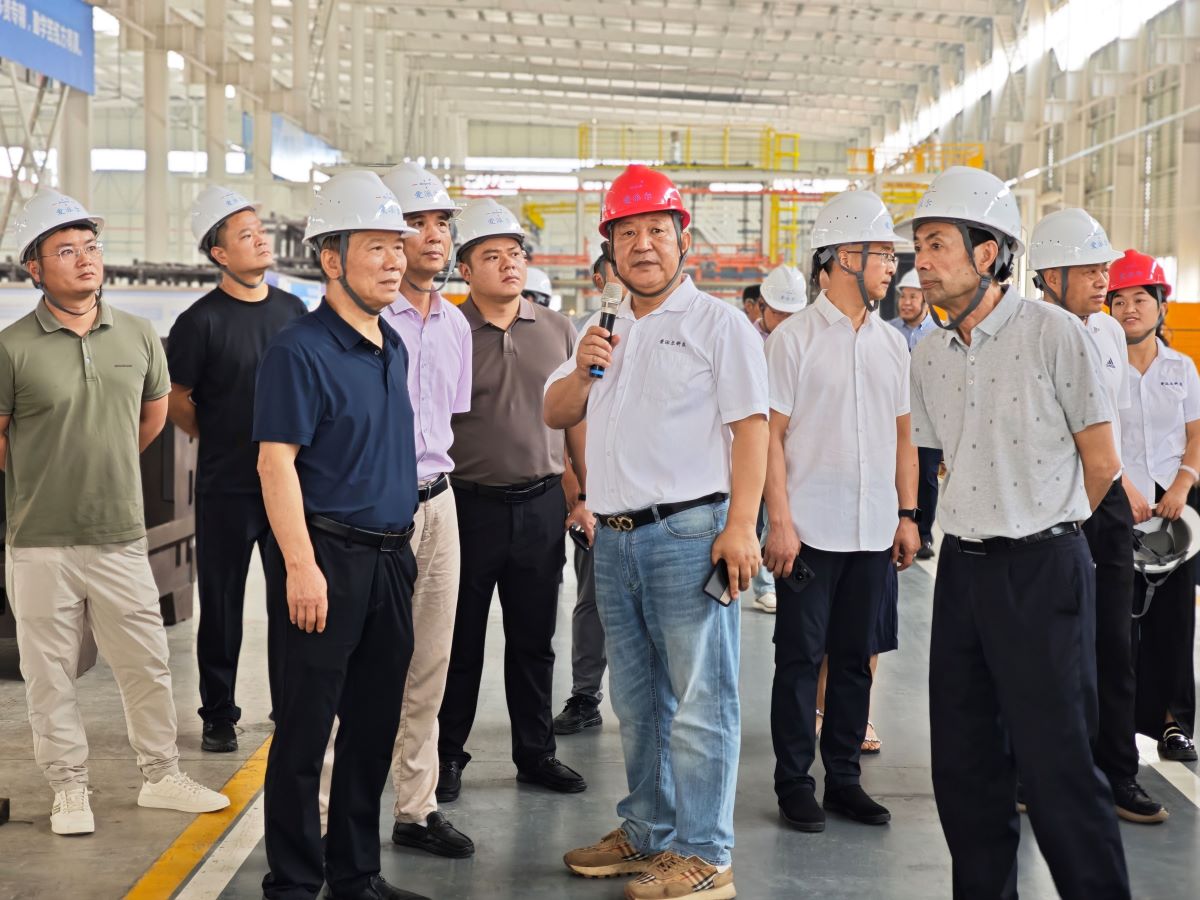 對(duì)標(biāo)先進(jìn)，共謀發(fā)展——新化縣企業(yè)家代表團(tuán)赴婁星產(chǎn)業(yè)開(kāi)發(fā)區(qū)考察學(xué)習(xí)